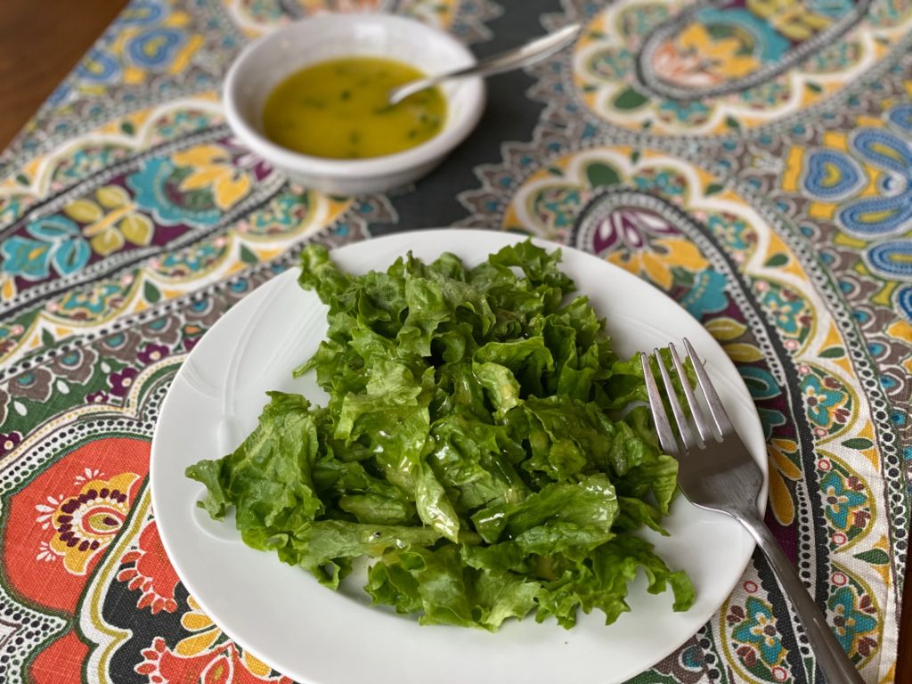Green salad with vinaigrette